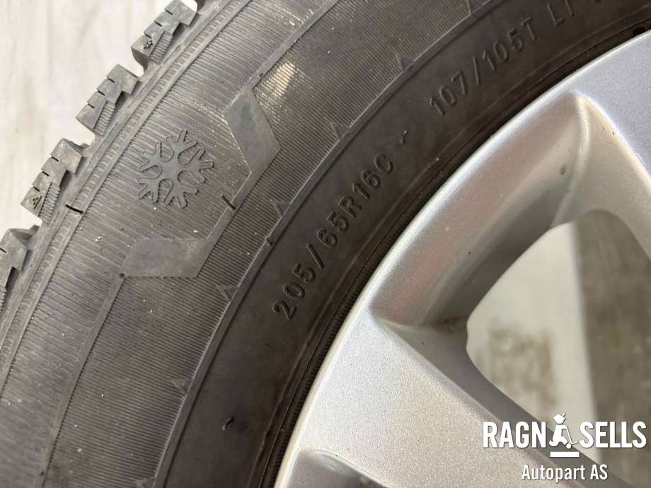 Hjulsett aluminium vinter til VW Transporter / Caravelle 2009-2015 (Fase 2) (T5) (T5) (205/65R16|TRIANGLE|)