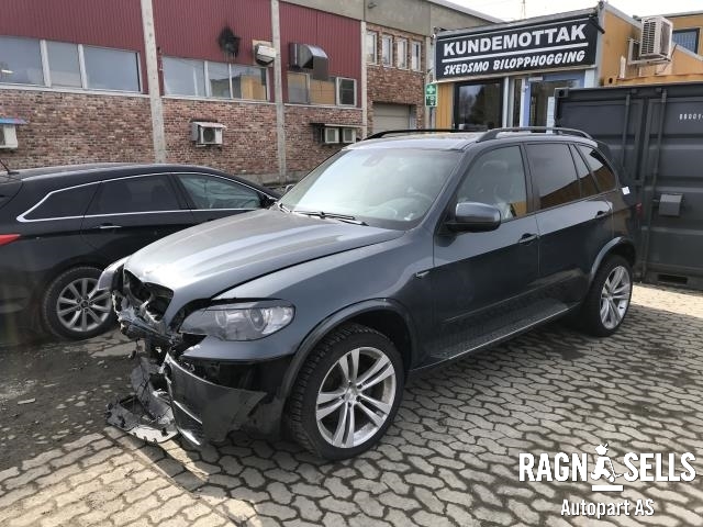 BMW X5 2007-2013 (E70) (E70), Motorkode: N57D30A 11 00 2 180 689, Girkassekode: GA8HP70Z-AWD 24 00 7 644 212