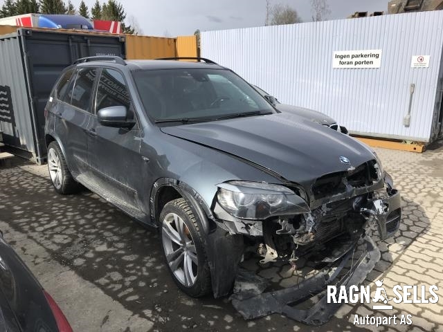 BMW X5 2007-2013 (E70) (E70), Motorkode: N57D30A 11 00 2 180 689, Girkassekode: GA8HP70Z-AWD 24 00 7 644 212