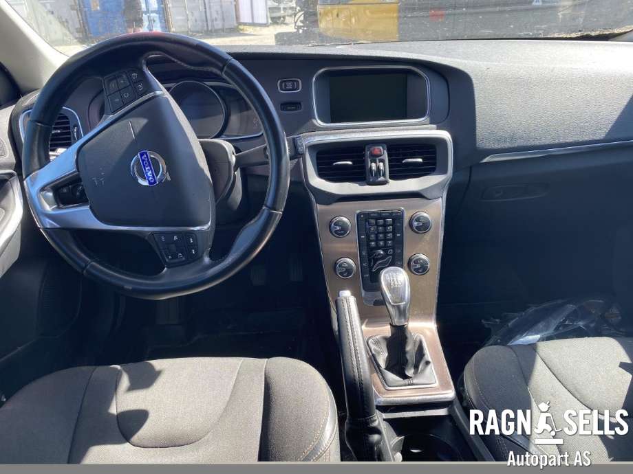 Volvo V40 2012-2019 , Motorkode: D4162T, Girkassekode: B6