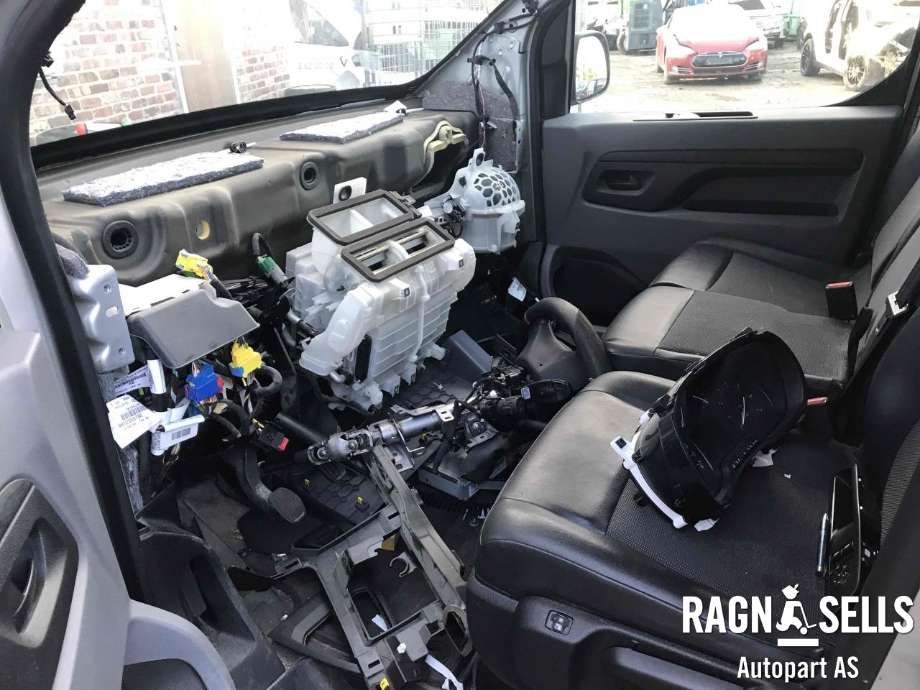 Peugeot Expert 2016-->> (Type III) , Motorkode: AH01, Girkassekode: STT