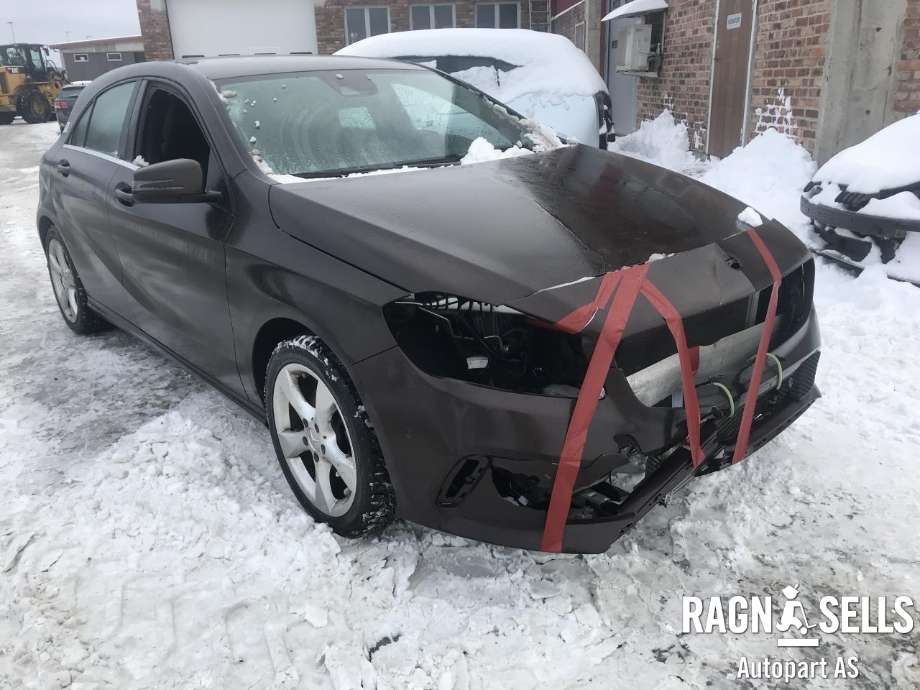 Mercedes A-Klasse 2012-2018 (W176) (W176), Motorkode: 270910, Girkassekode: 72400220664762