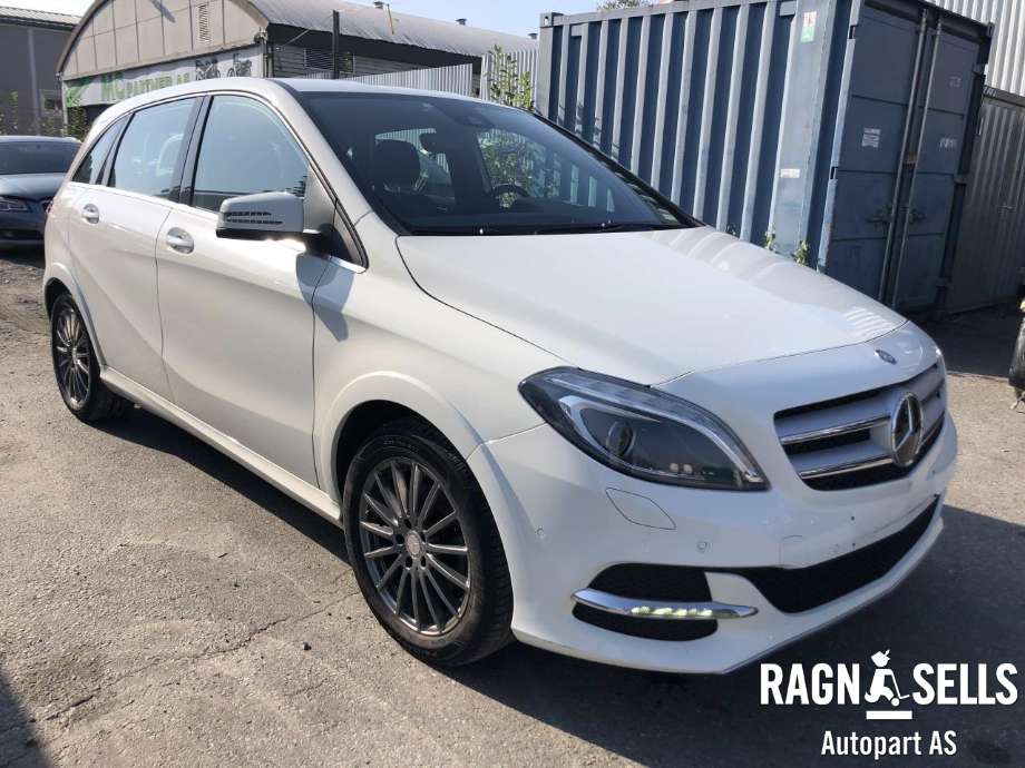Mercedes B-Klasse 2011-2018 (W246) (W246), Motorkode: EM780.990, Girkassekode: 