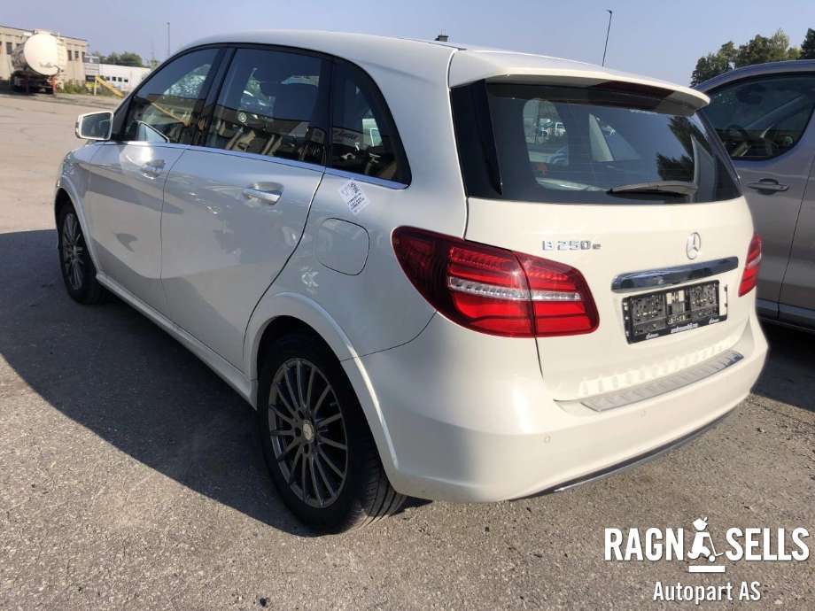 Mercedes B-Klasse 2011-2018 (W246) (W246), Motorkode: EM780.990, Girkassekode: 
