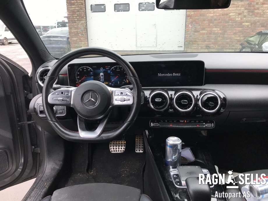 Mercedes A-Klasse 2018-->> (W177) (W177), Motorkode: 282914, Girkassekode: 700423