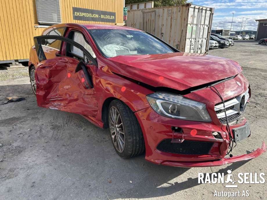 Mercedes A-Klasse 2012-2018 (W176) (W176), Motorkode: 270910, Girkassekode: 711643