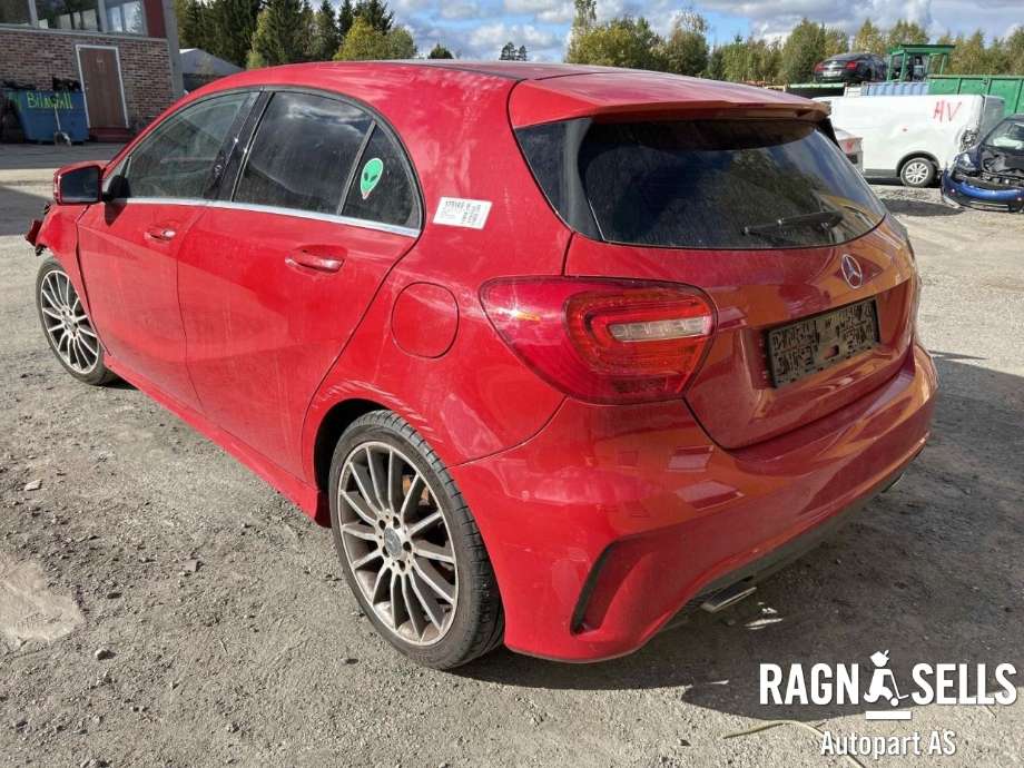 Mercedes A-Klasse 2012-2018 (W176) (W176), Motorkode: 270910, Girkassekode: 711643
