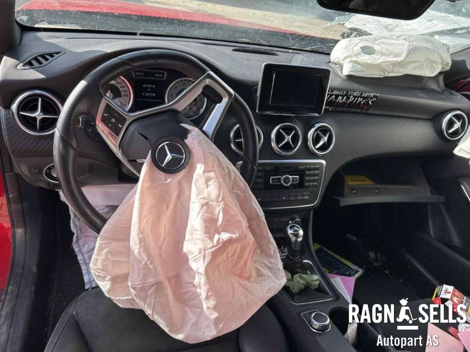 Mercedes A-Klasse 2012-2018 (W176) (W176), Motorkode: 270910, Girkassekode: 711643