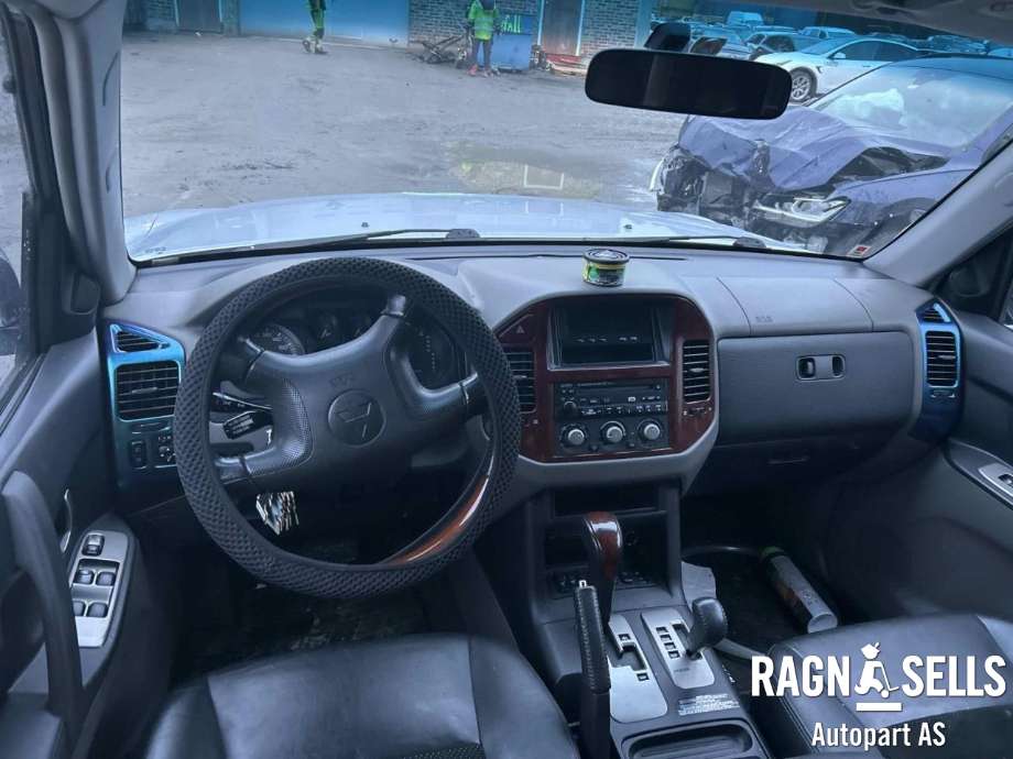 Mitsubishi Pajero 2000-2006 (Type III) , Motorkode: 4M410T6270, Girkassekode: MR593861