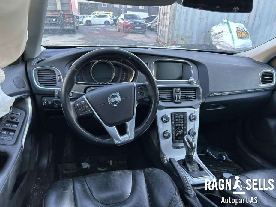 Volvo V40 2012-2019 , Motorkode: D4162T, Girkassekode: 1285041