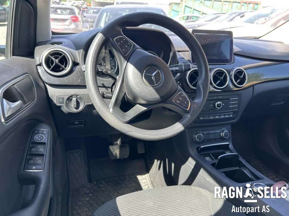 Mercedes B-Klasse 2011-2018 (W246) (W246), Motorkode: K9K, Girkassekode: D607951