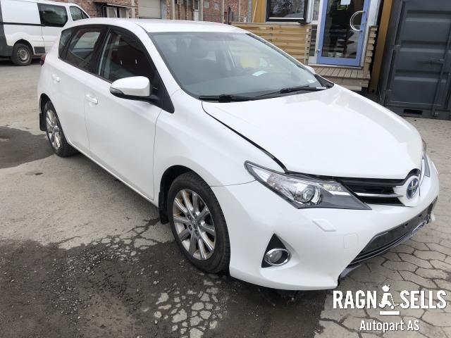 Toyota Auris 2013-2015 (Type II, Fase 1) , Motorkode: 2ZR-FXE, Girkassekode: 3090047064