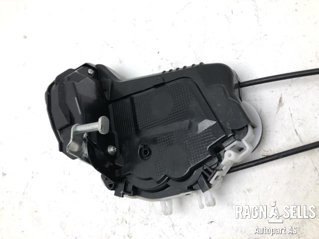 Låsekasse høyre bak til Toyota Yaris 2014-2020 (Type III, Fase 2) (690500D310|)