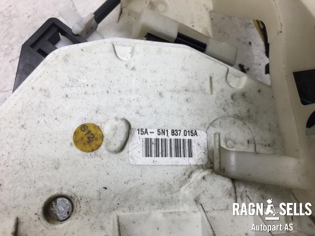 Låsekasse høyre foran til VW CC 2008-2012 (PASSAT CC) (PASSAT CC) (5N1837016C|)