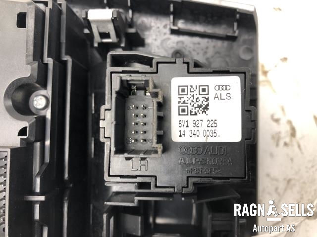 Bilstereo betjeningspanel til Audi A3 2012-2016 (Type III, Fase 1)  (8V0 919 614 P|)
