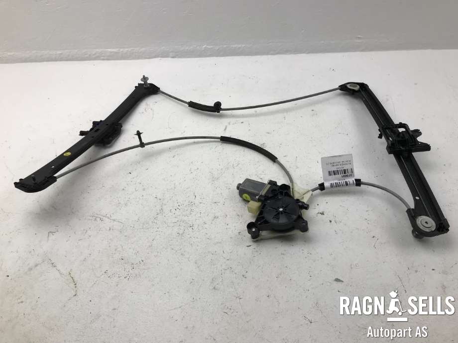 Ruteheis høyre til Audi A3, 2012-2016 (Type III, Fase 1)  (AUDI|8V3837462A)