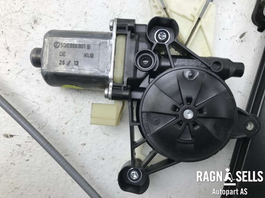 Ruteheis høyre til Audi A3 2012-2016 (Type III, Fase 1) (AUDI|8V3837462A|)