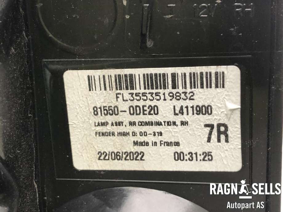 Baklykt høyre ytre til Toyota Yaris Cross (SUV) 2021-->>  (815500DE20|)