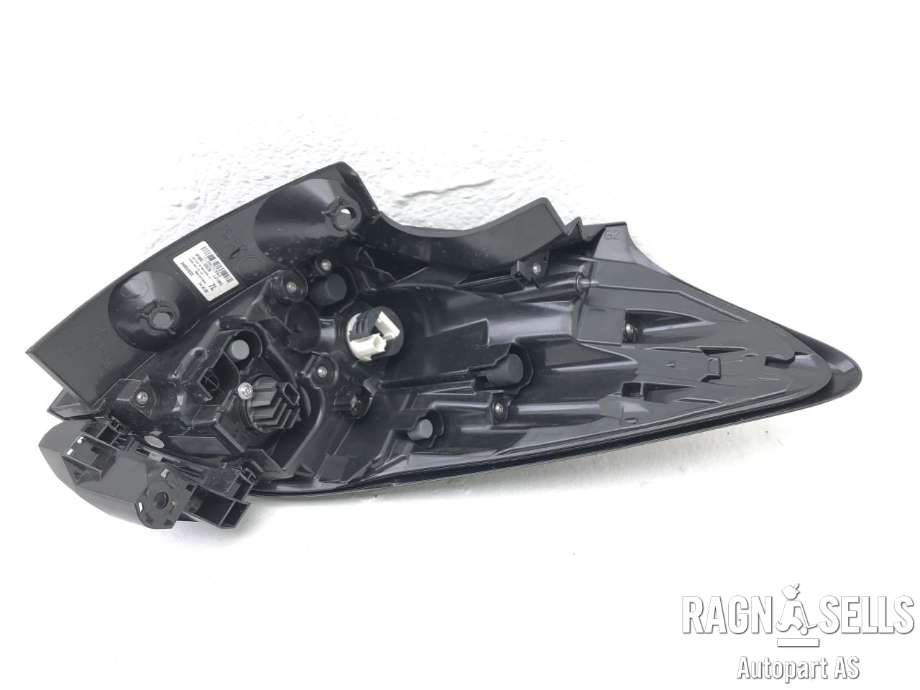 Baklykt venstre ytre til Toyota Yaris Cross (SUV) 2021-->> (815600DE20|)