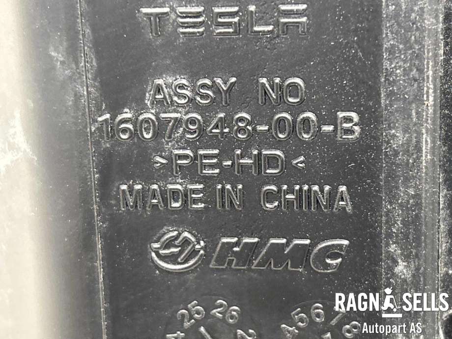 Spylertank til Tesla Model Y 2021-2024 (Type I)  (1607948-00-B|)