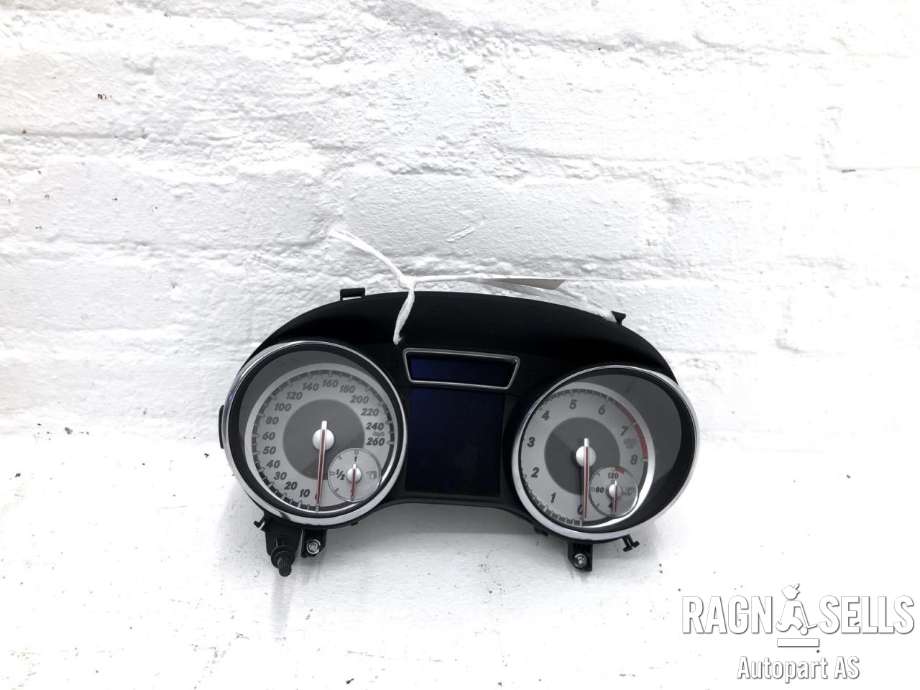 Instrumentpanel til Mercedes CLA 2013-2019 (C117) (C117) (A 117 900 73 01|)