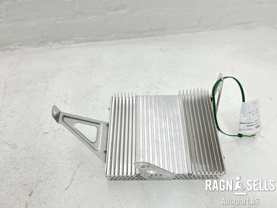 Bilstereo forsterker til Tesla Model 3 2018-2023 (Fase 1)  (1079748-00-F|)