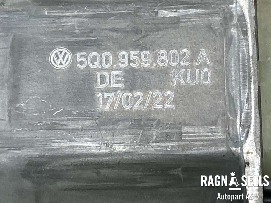 Ruteheis, kun motor, høyre bak til Škoda Superb 2015-->> (Type III) (5Q0 959 802 A|)