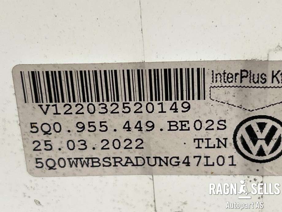 Spylertank foran til Škoda Superb 2015-->> (Type III) (5Q0 955 453 R|)
