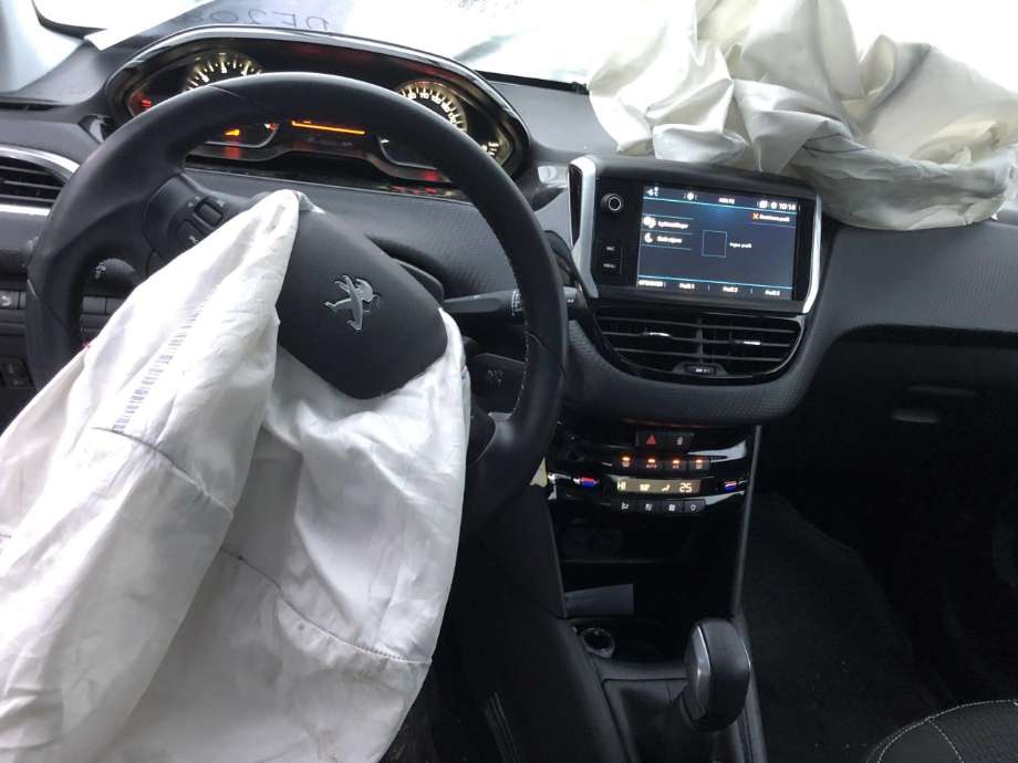 Peugeot 208 2012-2019 (Type I) , Motorkode: HMZ, Girkassekode: STT
