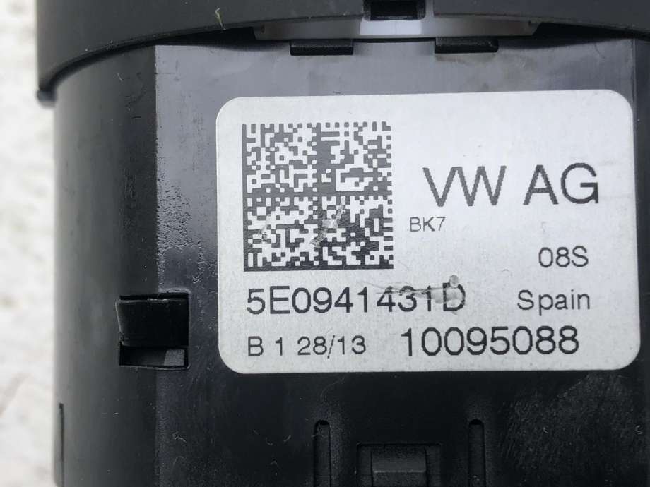Bryter lys til Škoda Octavia 2013-2016 (Type III, Fase 1)  (VW|5E0941431D|)