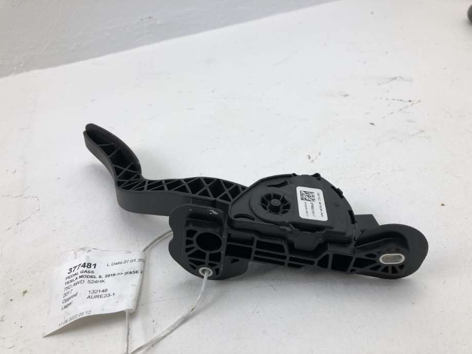 Pedal gass til Tesla Model S 2016-2021 (Fase 2) (1005307-00-A|)