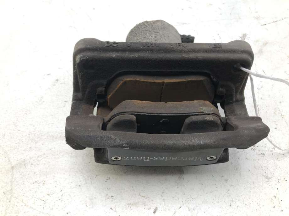 Bremsecaliper høyre foran til Mercedes A-Klasse 2018-->> (W177) (W177) (A 247 421 40 00|)
