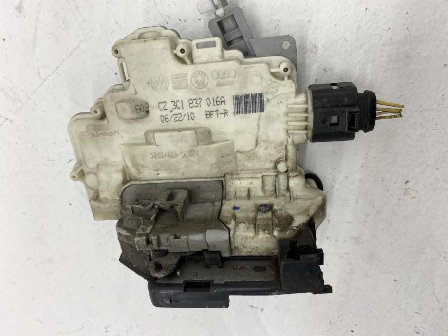 Låsekasse høyre foran til VW Passat 2005-2010 (B6) (B6) (3C1837016A|)