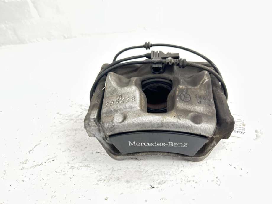 Bremsecaliper høyre foran til Mercedes CLA 2013-2019 (C117) (C117) (A 000 421 74 81|)
