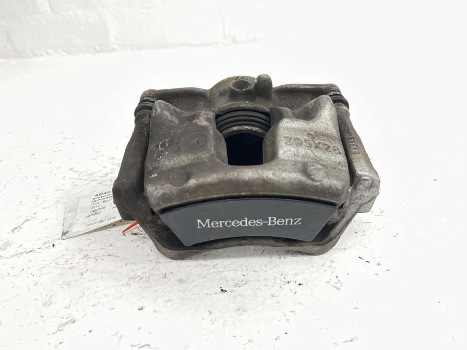 Bremsecaliper venstre foran til Mercedes CLA 2013-2019 (C117) (C117) (A 000 421 73 81|)