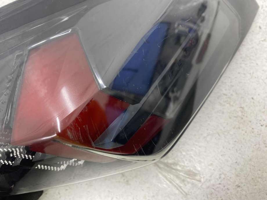 Baklykt høyre ytre til Peugeot e-2008 2019-->>  (98 381 904 80|)
