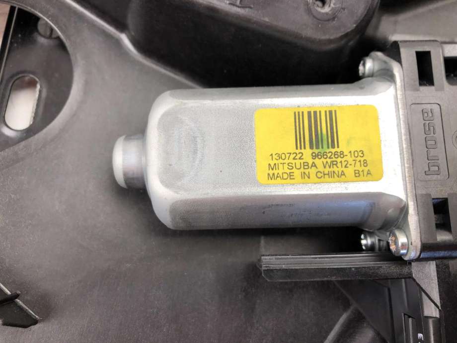 Ruteheis venstre foran til Volvo V60/V60 CC 2013-2018 (Type I, Fase 2)  (31440785|)