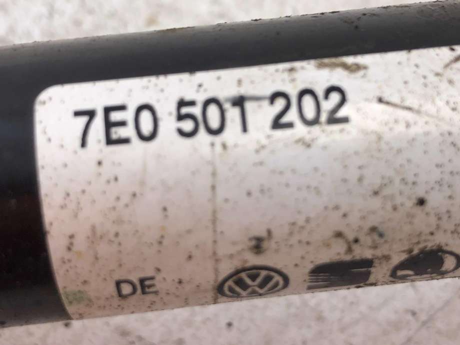 Drivaksel høyre bak, diesel/automat til VW Transporter / Caravelle 2015-2019 (T6) (T6) (7E0 501 202 A|7E0 501 202|)
