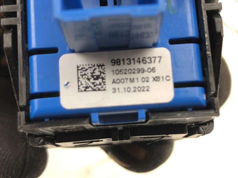 Bryter elektrisk håndbrekk/parkbrems til Toyota Proace City 2020-->>  (9813146377|)