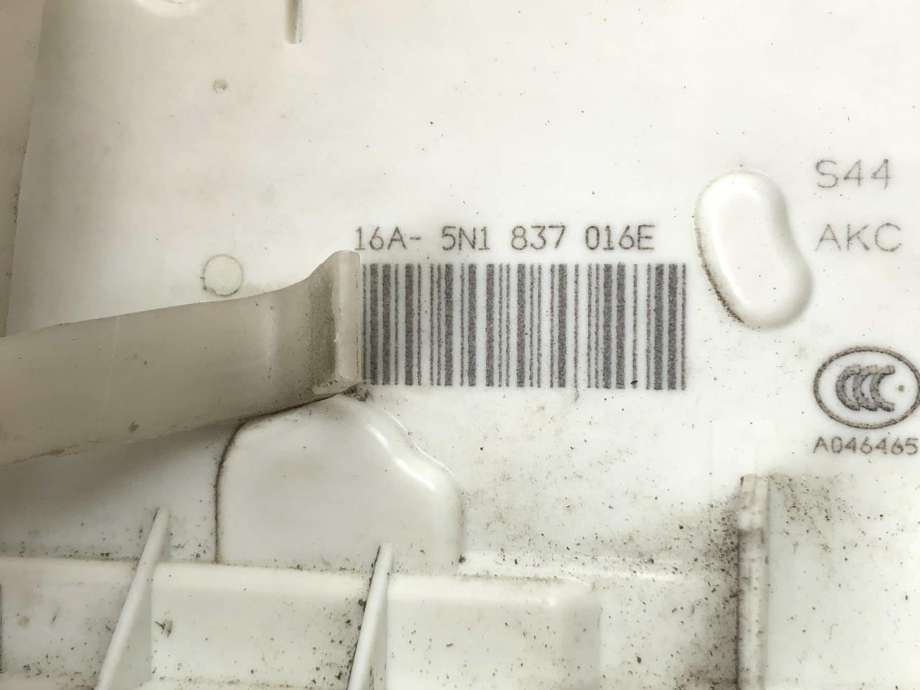 Låsekasse høyre foran til VW CC 2012-2014 (PASSAT CC) (PASSAT CC) (5N1 837 016 E|)