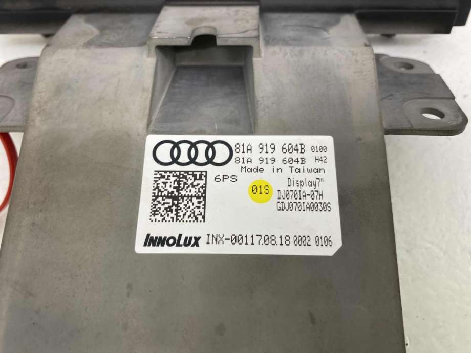 Bilstereo navigasjon skjerm til Audi Q2 2016-->>  (81A 919 604 B|)