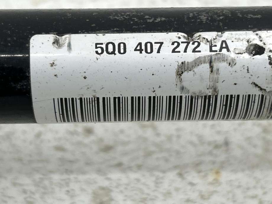 Drivaksel høyre foran, bensin/automat til Audi Q2 2016-->>  (5Q0 407 272 EA|)