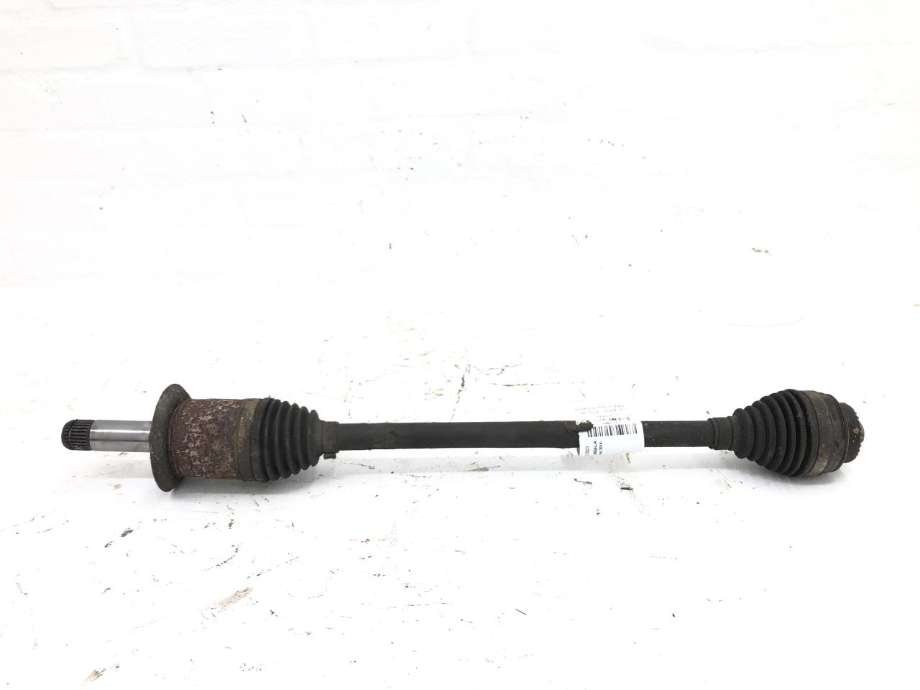 Drivaksel venstre bak, diesel/automat til BMW 2-Serie, Active/Gran Tourer, 2014-->> (F45/F46) (F45/F46) (33 20 7 646 867)