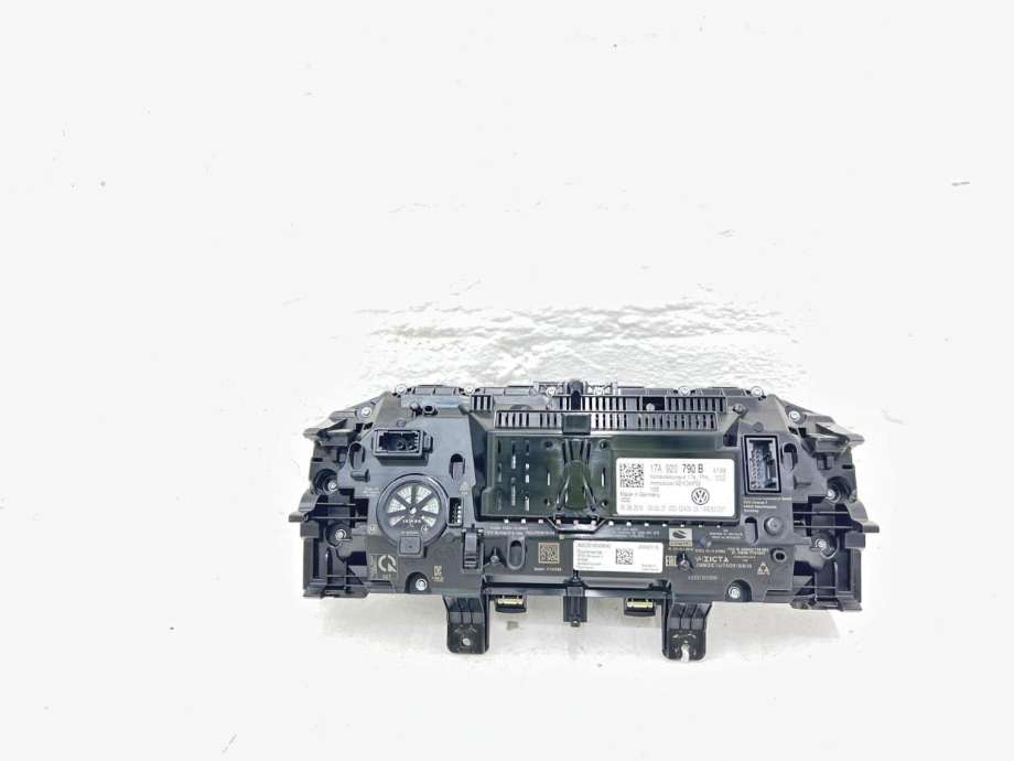 Instrumentpanel til VW T-Roc 2017-->>  (17A 920 790 B|)