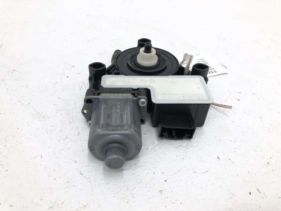 Ruteheis, kun motor, venstre bak til VW Golf VIII 2020-->> (5Q0 959 408 G|)