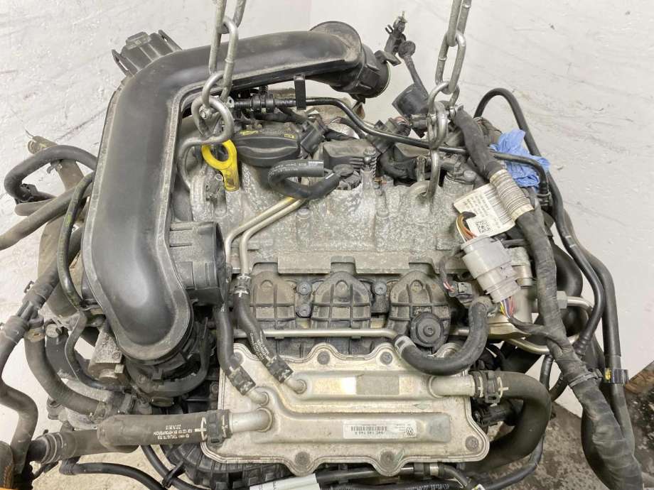 Motor bensin til Škoda Octavia 2013-2016 (Type III, Fase 1)  (04C 100 032 F | 04C 100 098 E|CHZD|)