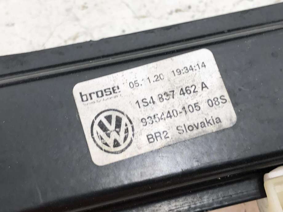 Ruteheis høyre foran til VW E-Up 2019-->> (1S4 837 462 A|)