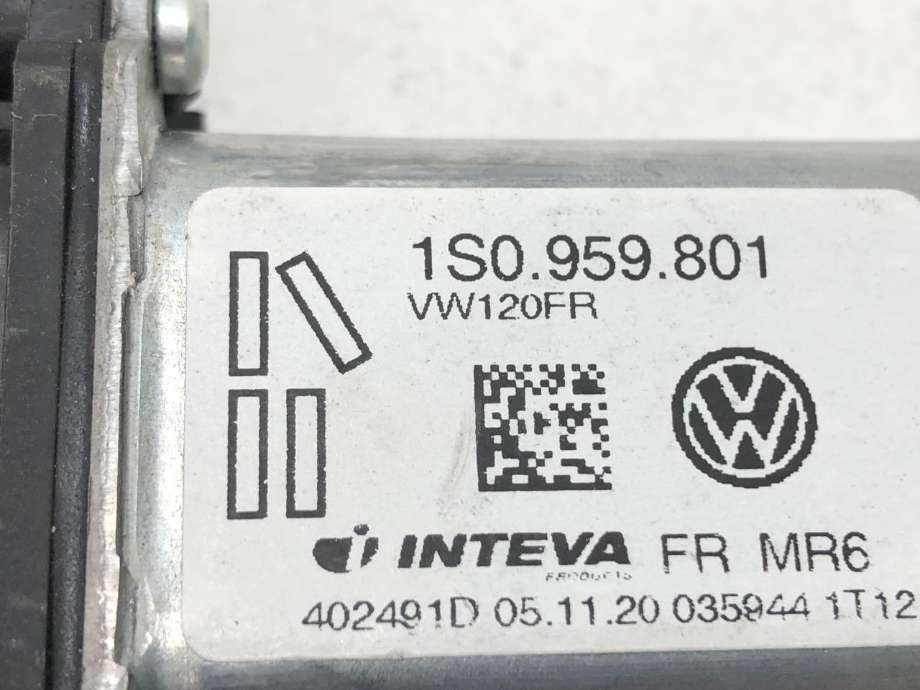 Ruteheis høyre foran til VW E-Up 2019-->> (1S4 837 462 A|)