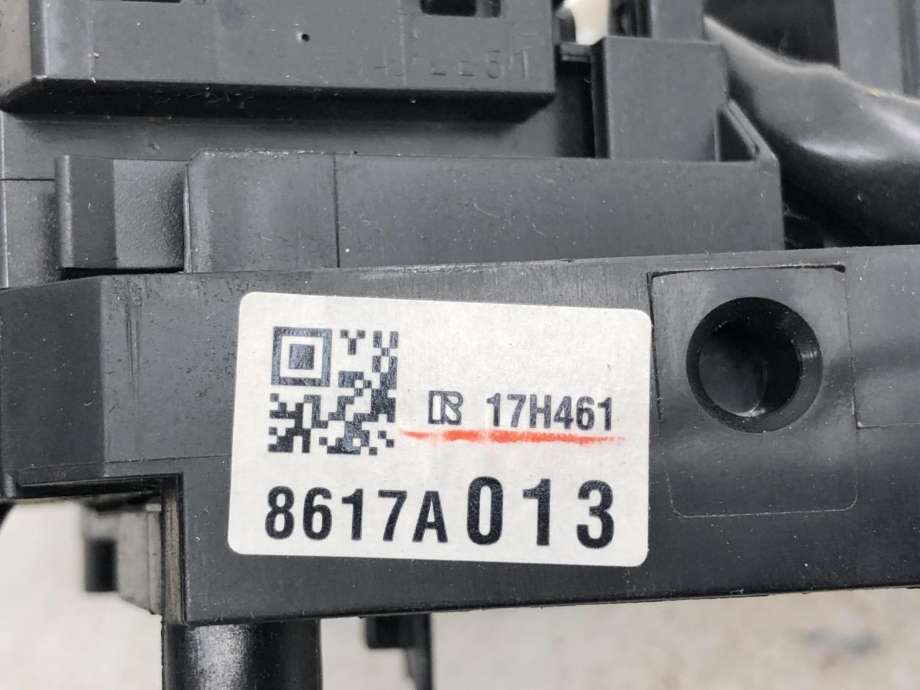 Bryter combi til Mitsubishi Outlander 2012-2015 (Type III, Fase 1)  (8600A405|)