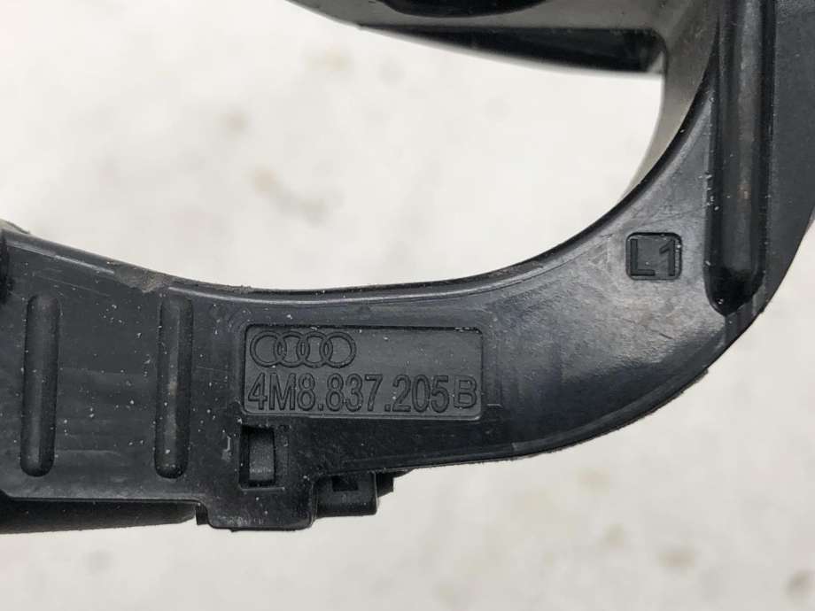 Dørhåndtak utv venstre bak til Audi e-tron 2018-->>  (4M8 837 205 B|)